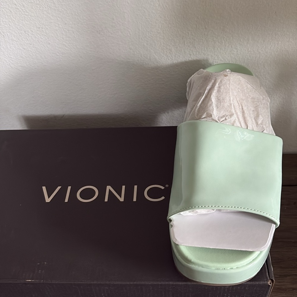 NIB [Vionic] Trista Slide Platform Sandals in Menta Patent (green) Womens 7 or 8 - Picture 11 of 17